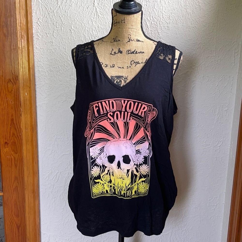 Torrid skull top NWT